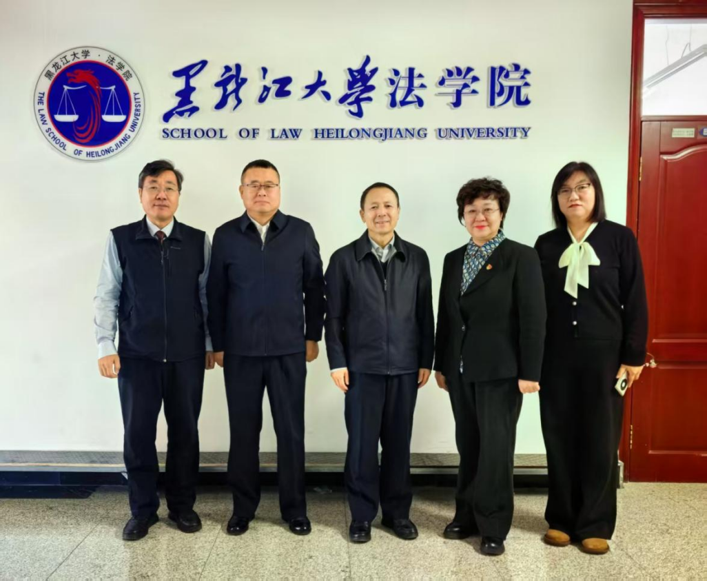 每日大赛
与省监狱工作协会开展合作调研座谈